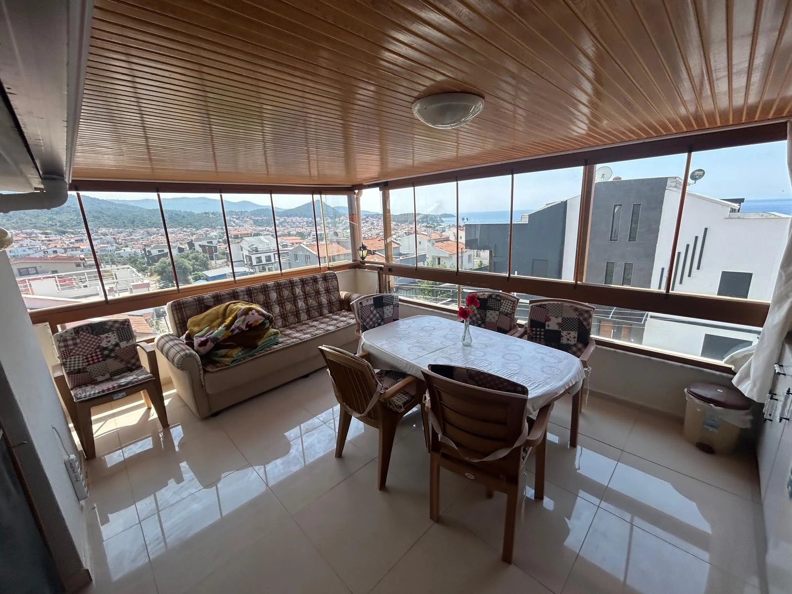 Özdere Çukuraltı Deniz ve Doğa Manzaralı Eşyalı Tripleks Villa