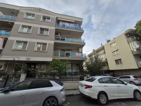 Buca Efeler Mahallesi'nde Ara Kat 3+1 Satılık Daire