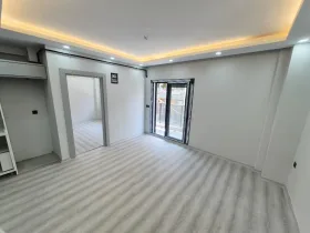 UÇANYOLA YAKIN ARAKAT BALKONLU 1+1 FIRSAT DAİRE
