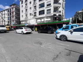 Adatepe'de Satılık 400m² Köşe Dükkan - Yatırımlık Fırsat!