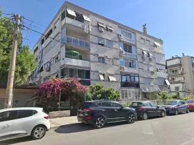 Göztepe stadı ve Güzelyalı ortaokulu yakını satılık temiz 3+1