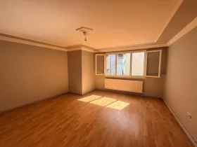Buca Kozağaç'ta Kiralık 3+1 Geniş Daire (135m², Bakımlı)